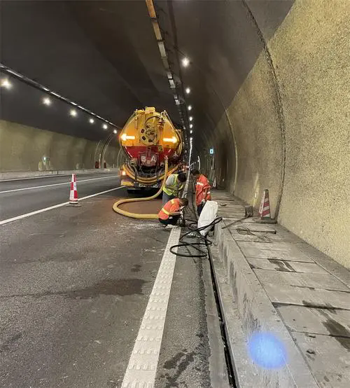 丰泽隧道排水渠清淤